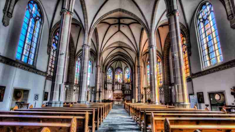 w rb 0, tags: kirchen im ruhrgebiet - unsplash